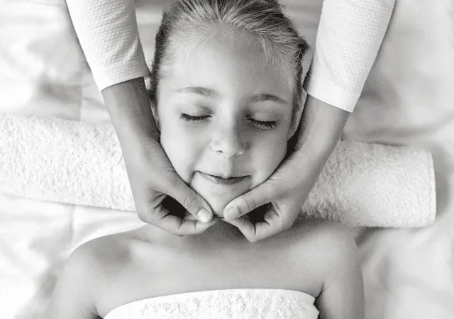 soin-visage-massage-enfant